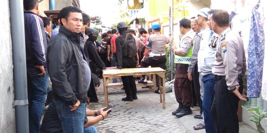 Rumah terduga teroris di Surabaya tempat jual nasi dan penyewaan PS