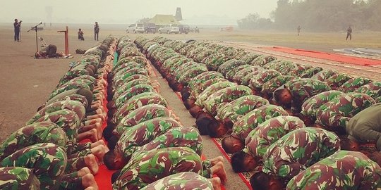 di tengah tugas negara