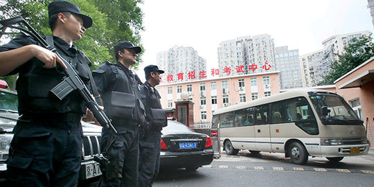 Banyak kecurangan, tim SWAT China awasi ujian masuk universitas