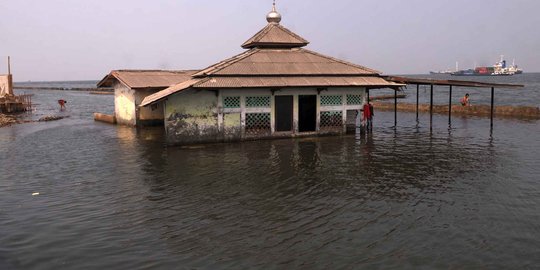 Banjir rob di Cilacap, 268 warga ngungsi  merdeka.com