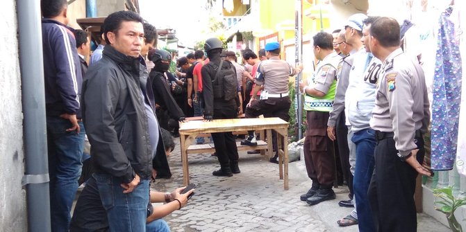 Densus 88 kembali tangkap satu orang di Surabaya  merdeka.com