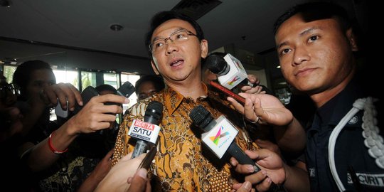 Ditanya target 1 juta KTP pada 20 Juni, Ahok ngaku pusing