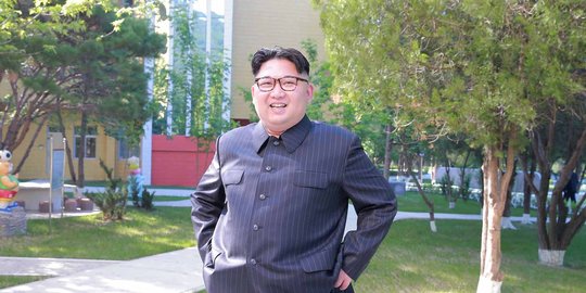 Serukan anti-rokok, Kim Jong-un malah ketahuan merokok