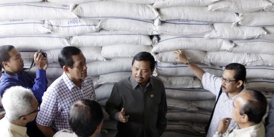 Harga gula masih tinggi, pedagang curiga ada permainan 