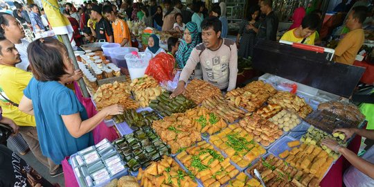 Berburu takjil di Pasar Benhil