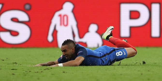 Menang 2-1, Payet selamatkan muka tuan rumah