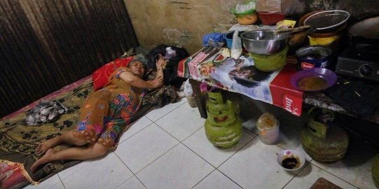 Pemilik warung jatuh sakit usai dagangannya diangkut Satpol PP