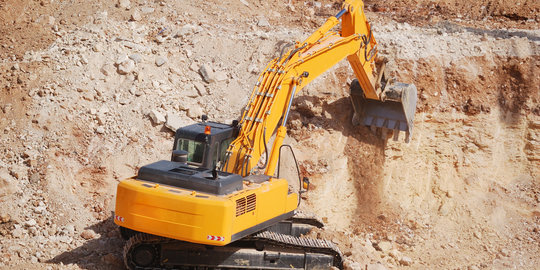 Asik main di lokasi galian, Fahri tewas terlindas alat berat backhoe