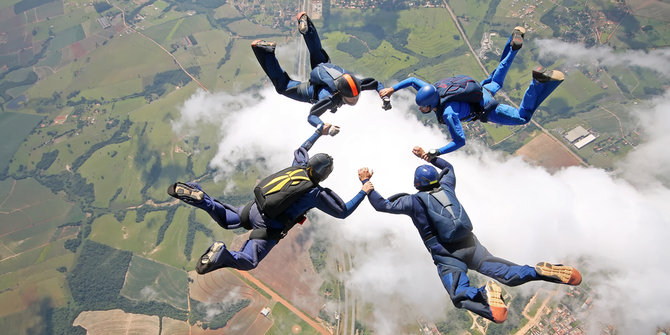 Deretan tempat terbaik untuk skydive di Asia