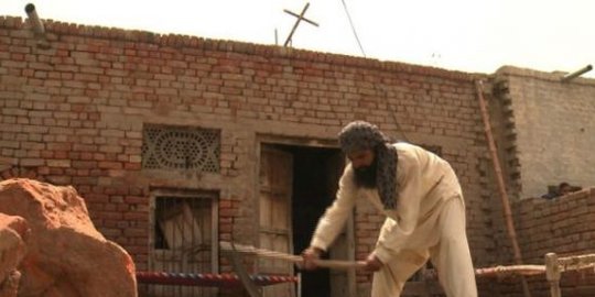 Warga muslim di desa Pakistan ramai-ramai iuran bangun gereja
