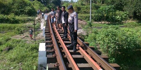 Main di jembatan rel kereta, Abimanyu tersambar KA Penataran Dhoho