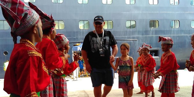 Kapal pesiar dari Australia turunkan 1.403 wisatawan di Makassar