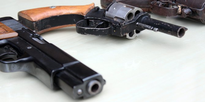 Gerebek rumah perampok, anggota polisi tertembak pistol rekannya