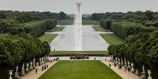 Versailles kini dipercantik air terjun buatan, kolam es, dan kabut