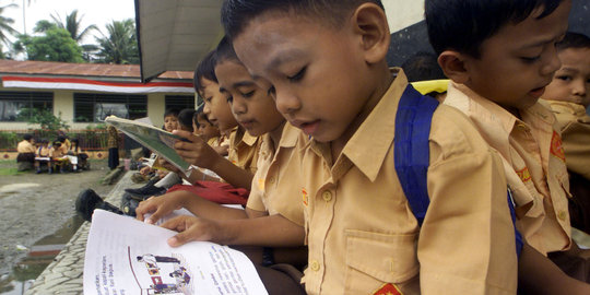 Lahan tambang ditutup Jokowi, anak Pulau Buru terancam putus sekolah