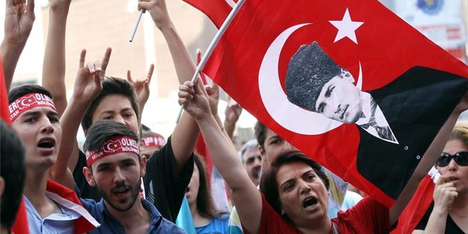 Profesor juluki orang tak beribadah bak 'hewan', warga Turki marah