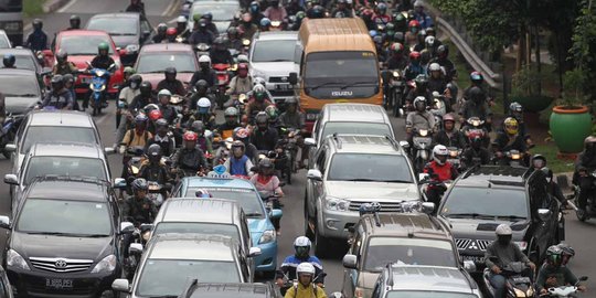 Penurunan penjualan motor dan mobil di Indonesia belum akan membaik