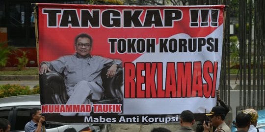 Aksi massa geruduk KPK tuntut penangkapan M Taufik