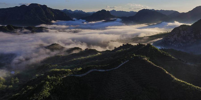 Mengagumi keindahan Tembok Besar China dari udara