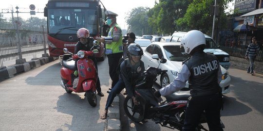 Sterilisasi, masih banyak motor 'bandel' masuk jalur Transjakarta