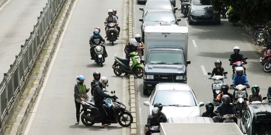2 Hari sterilisasi jalur Transjakarta, 402 pemotor langgar aturan