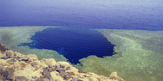 hole laut merah