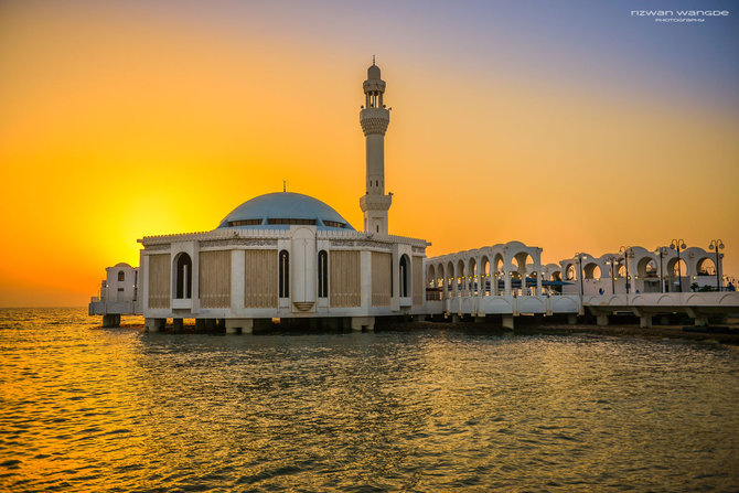  Masjid  terapung Jeddah yang jadi tujuan meditasi warga non 