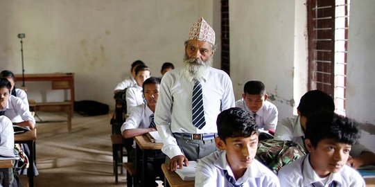Semangat kakek 68 tahun tempuh pendidikan SMA