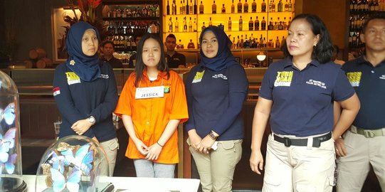 Sidang perdana Jessica ditonton ayah Mirna