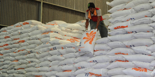 Redam gejolak harga, Bulog gelontorkan beras ke pasar 400 ribu ton