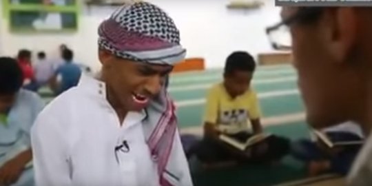 Masya Allah, meski cacat lelaki ini tetap berangkat ke masjid