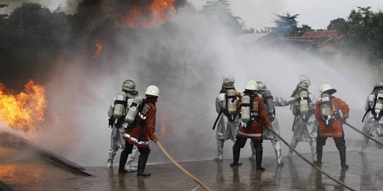 Gudang sembako di Cikini terbakar, 10 unit mobil pemadam diturunkan