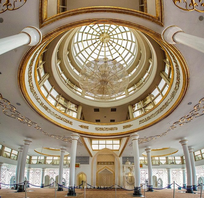 Masjid Kristal, rumah ibadah 'pintar' paling indah di Asia 