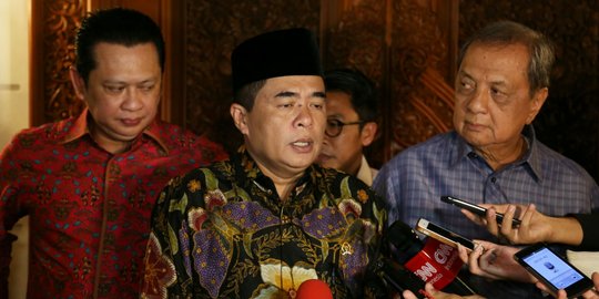 Habibie dan Ical buka puasa bersama di rumah Ade Komarudin