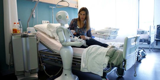 Rumah sakit ini gunakan jasa robot untuk rawat pasien