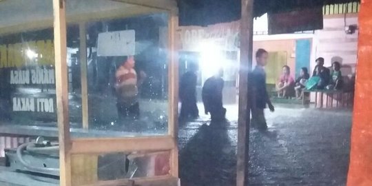 Banjir di Padang, ribuan rumah terendam dan 1 warga tewas