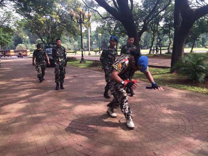 kopral bagyo koprol di monas