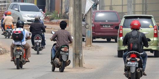 PLN: Akhir Juni 2016 tak ada tiang listrik di tengah jalan Tangsel