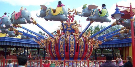 Nasabah Standard Chartered dapat fasilitas mewah di Disneyland