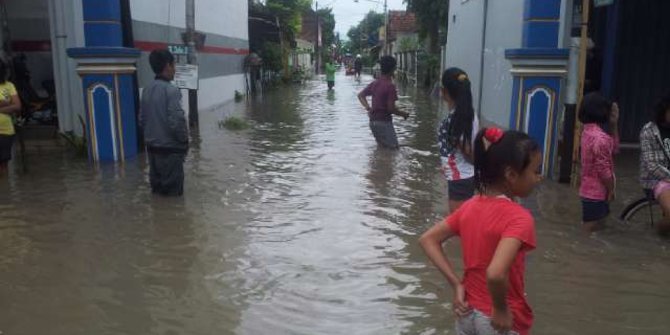 Hujan deras 5 jam, ribuan rumah di Solo terendam banjir