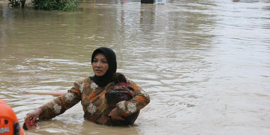 Banjir di Kendal meninggi, warga terpaksa diungsikan