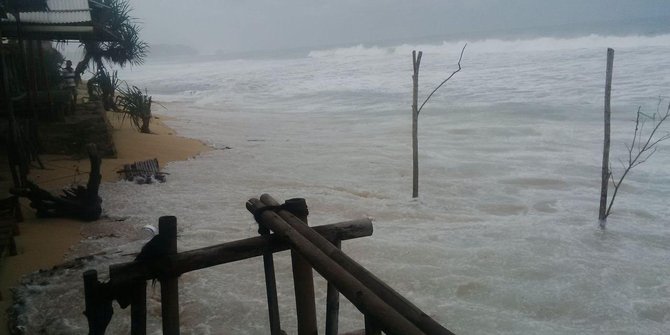 Potensi gelombang pasang di pantai selatan, BPBD Cilacap siaga satu