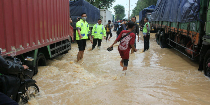 Banjir di Kendal rendam 18 desa, Pantura macet puluhan kilometer