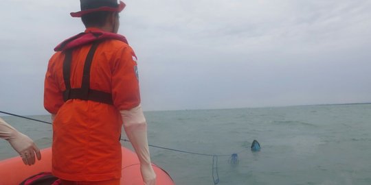 Kapal dihantam gelombang tinggi, 2 nelayan hilang di Balikpapan