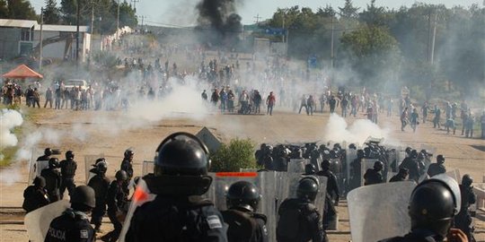 Enam orang tewas akibat bentrok polisi dan guru di Meksiko