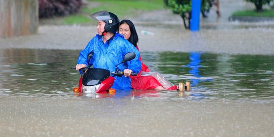 Dilanda banjir besar, lalu lintas China lumpuh