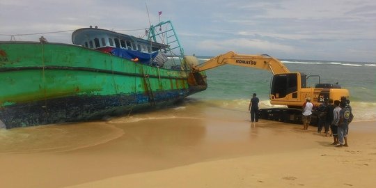Baling-baling kapal imigran Sri Lanka macet, evakuasi makin sulit