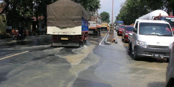 Terendam banjir, jalan di Pantura Kendal mulai rusak dan berlubang