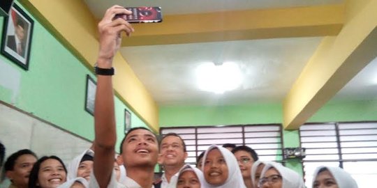 Pelajar Tangerang tak perlu repot daftar sekolah, cukup pakai ponsel