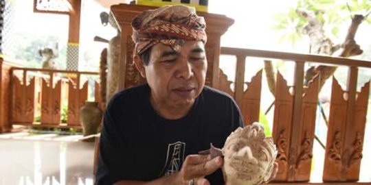 Abah Jani, perajin wayang golek langganan seniman terkenal